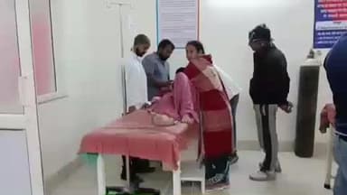 सकलडीहा: बथावर गांव के समीप चलती टेंपो का पहिया निकला, महिला समेत चार लोग गंभीर रूप से घायल