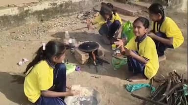 सोयगाव: दशसूत्री उपक्रम अंतर्गत केंद्र शाळा सोयगाव मध्ये विद्यार्थी विद्यार्थ्यांनी घेतला व निर्मितीचा आनंद