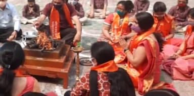 इचाक: हवन के साथ योग शिविर संपन्न हुआ