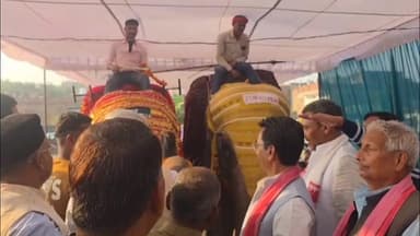 तमकुही राज: राज्यस्तरीय चेतक और हाथी दौड़ प्रतियोगिता में 'बाबर' और 'लक्ष्मी' ने मारी बाज़ी, हजारों दर्शक बने रोमांच के गवाह