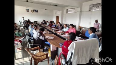 गोपीकांदर: गोपीकांदर प्रखंड सभागार में प्रखंड प्रमुख मरसीलता मरांडी की अध्यक्षता में बैठक आयोजित