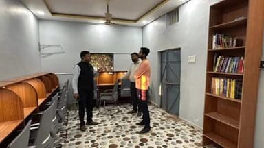 तेंदूखेड़ा: सत्येंद्र सिंह लोधी ने तेंदूखेड़ा में शुरू होने वाली मुफ्त स्मार्ट क्लास और लाइब्रेरी का निरीक्षण किया