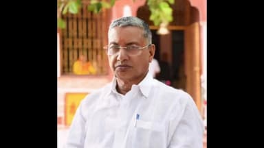 प्रतापपुर: चतरा सांसद कालीचरण सिंह ने बीमार सोनम को ₹20,000 की आर्थिक सहायता दी