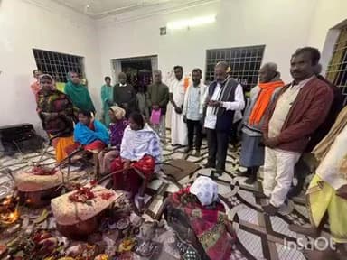 बस्तर विधायक लखेश्वर बघेल ने ग्राम मरेठा में लक्ष्मी जगार कार्यक्रम में शामिल होकर की पूजा-अर्चना