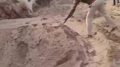 मांगरौल: मुंडिया गांव में माइनिंग विभाग और पुलिस प्रशासन ने अवैध खनन पर की कार्रवाई, तीन ट्रॉलीज़ ज़ब्त