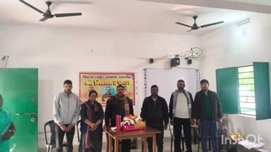 टुंडी: बोर्ड मध्य विद्यालय टुंडी में शिक्षक के सेवानिवृत्त होने पर समारोह आयोजित कर भावभीनी विदाई दी गई