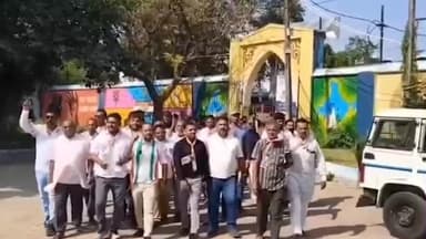 ડભોઇ: દારૂબંધી અમલમાં સરકાર નિષ્ફળ – ડભોઇ કોંગ્રેસનું પોલીસને આવેદન