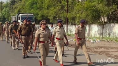 अहमदपूर: शहरात पोलिसांचे 'शांतता मार्च'!नगरपालिका निवडणुकीच्या पार्श्वभूमीवर शहरात पथसंचलन; दंगा काबू योजनेचे प्रात्यक्षिक