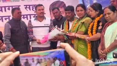 मांडू: कतरास में आजसू पार्टी के मिलन समारोह में JLKM कार्यकर्ता आजसू पार्टी में शामिल हुए