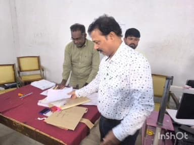 వర్ని: వర్ని, మోస్రా లో నామినేషన్ల స్వీకరణ కేంద్రాలను సందర్శించిన జనరల్ అబ్జర్వర్ శ్యాం ప్రసాద్ లాల్