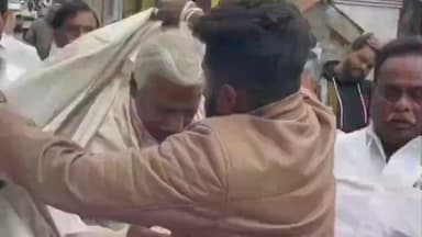 சூளகிரி: காமராஜ் நகர் பகுதியில் பொதுமக்களின் குறைகளை கேட்டு அறிந்த அதிமுக துணை பொதுச் செயலாளர் முனுசாமி அவர்கள் அடிப்படை வசதிகள் குறித்து நேரில் ஆய்வு