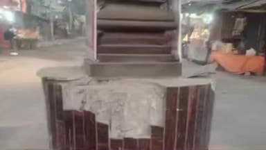 डलमऊ: डलमऊ मुराईबाग चौराहे पर डंपर की टक्कर से चबूतरा हुआ क्षतिग्रस्त