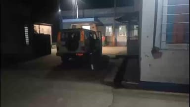 শীতলকুচি: নগর লালবাজার এলাকায় দশ বছরের প্রেমের সম্পর্কে অস্বীকৃতি যুবকের পরিবারে বিষপানে আত্মহত্যার চেষ্টা যুবতীর