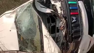 पलेरा: टीकमगढ़-मऊरानीपुर मार्ग पर बम्होरी कला के पास नीलगाय को बचाने में पलटा चार पहिया वाहन