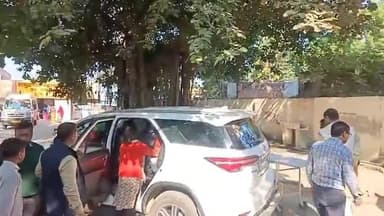 हैदरगढ़: कादीपुर गांव में ट्रैक्टर और बाइक की टक्कर में 3 लोग हुए घायल, विधायक ने अपने वाहन से पहुंचाया अस्पताल