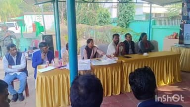 खरसावां: खरसावां में विधायक और डीसी ने शहीद समन्वय समिति के साथ की बैठक, कांस्य भित्ति चित्र लगाने पर सुझाव लिया