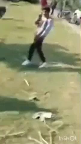 निघासन: निघासन-पलिया हाईवे पर सकटू पुरवा के पास विशालकाय अजगर मिलने से मचा हड़कंप, वन विभाग की टीम ने किया रेस्क्यू