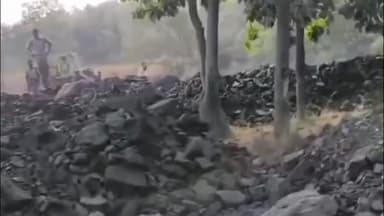 गोमिया: दुधमटिया के पास अवैध कोयला अड्डे पर छापेमारी, 130 टन कोयला जब्त