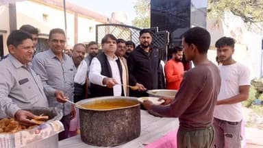 सहसवान: सहसवान से भाजपा नेता विक्रांत यादव ने विशाल भंडारे का आयोजन किया