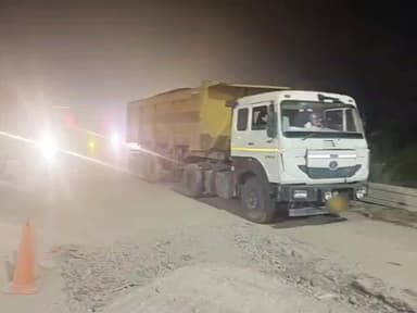 त्योंथर: त्योंथर में अवैध परिवहन का कारोबार नहीं रुक रहा, अधिकारियों पर उठ रहे हैं सवाल