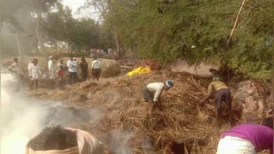 ಕೂಡ್ಲಿಗಿ: ಕುದುರೇಡವು ಗೊಲ್ಲರಹಟ್ಟಿ ಗ್ರಾಮದಲ್ಲಿ ಹುಲ್ಲಿನ ಬಣವೆಗೆ ಬೆಂಕಿ, ಅಧಿಕ ನಷ್ಟ