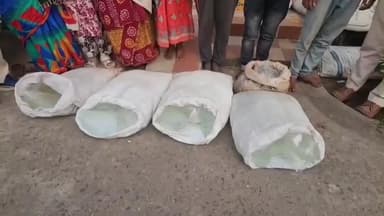 ବାଲେଶ୍ବର ମ୍ୟୁନିସିପାଲଟି: ବାଲେଶ୍ୱର ସଦର ଓ ରେମୁଣା ଅଞ୍ଚଳରେ ଅବକାରୀ ମୋବାଇଲ ୟୁନିଟର ଚଢାଉ,ବିପୁଳ ପରିମାଣରେ ଦେଶୀ ମଦ ଜବତ,୭ ଗିରଫ