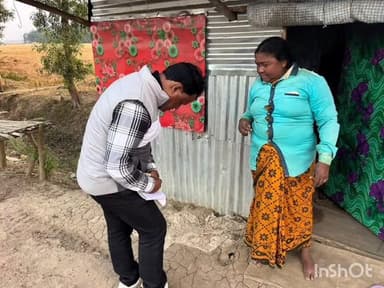 পিংলা: কুশুমদা গ্রাম পঞ্চায়েত একাকায় বাড়ী বাড়ী ঘুরছেন ব্লক সভাপতি সহ অনান্যরা