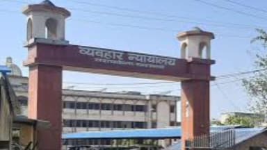 सरायकेला: विशेष लोक अदालत में बिजली के 63 और नियमित मासिक लोक अदालत में 24 मामलों का निपटारा