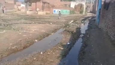 सहसवान: सहसवान क्षेत्र के ग्राम भीकमपुर टप्पा जामीनी में सड़कों का हाल बदहाल, लोग परेशान, वीडियो सोशल मीडिया पर वायरल