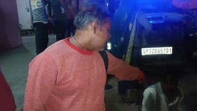 #जालौन के#उरई शहर में लोगों का कहना है कि पीड़ित को पुलिस और किरायेदार ने मिलकर कमरे में बंद करके बेरहमी से पीटा