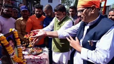 नागदा: विधायक तेजबहादुर सिंह चौहान ने कार्यकर्ता के निधन पर दी श्रद्धांजलि