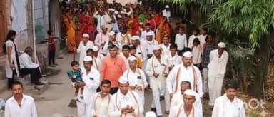 मंगरूळपीर: आदर्श ग्राम जांभरुण!
कलश स्थापना. भाविकांमध्ये आनंदाची लहर.