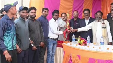 पेटरवार: लेपो प्रीमियर लीग के फाइनल में मंत्री योगेंद्र प्रसाद ने विजेताओं को ट्रॉफी देकर किया सम्मानित