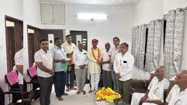 रेवदर: रेवदर क्षेत्र के नारायण पुरोहित के भाजपा के प्रदेश मंत्री बनने पर खुशी का माहौल, कार्यकर्ताओं ने किया स्वागत