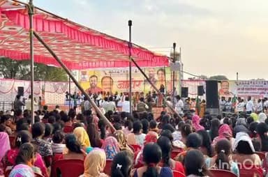 वरोरा: महसूलमंत्री चंद्रशेखरजी बावनकुळे यांच्या उपस्थितीत वरोरा येथील कर्मवीर विद्यालयाच्या पटांगणावर सभा