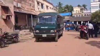 মুর্শিদাবাদ জিয়াগঞ্জ: ইসলামপুরে ১২ বাংলাদেশি নাগরিকসহ ১ ভারতীয় গ্রেফতার — চোরাপথে প্রবেশ ও আশ্রয়দানের অভিযোগে মামলা