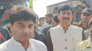 #गुना - केंद्रीय मंत्री श्री Jyotiraditya M Scindia आज कुशेपुर पहुँचे और दिवंगत भुरिया बाई के शोकाकुल परिवार से मिलकर ग...