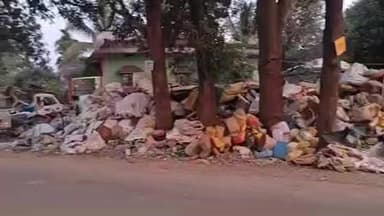 पखांजूर: पी.वी. 78 सड़क किनारे पड़े अवैध कबाड़ दुर्घटना को दे रहे न्योता, नियम-कायदों को किया जा रहा दरकिनार