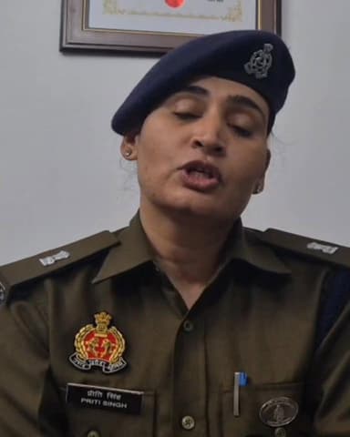 दिनांक 26/11/2025 को थाना सीपरी बाजार क्षेत्रान्तर्गत 22 वर्षीय व्यक्ति की उसके 04 दोस्तो द्वारा हत्या कर दी गई थी। जिस ...