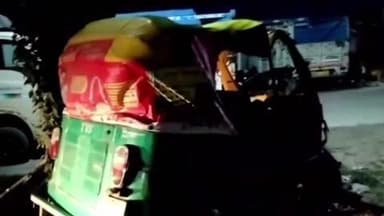 জয়নগর ১: অটো ও মোটর ভ্যান এর মুখোমুখি সংঘর্ষে আহত তিন