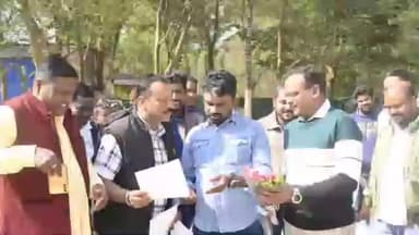 पोटका: तूरामडीह आवासीय कार्यालय में विधायक संजीव सरदार ने जनता दरबार में सुनीं लोगों की समस्याएँ