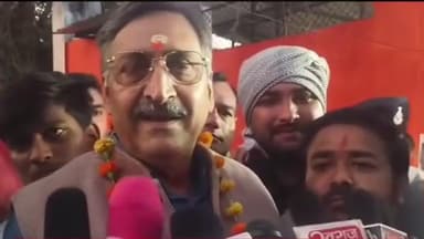 नौगांव: नौगांव थाने के बाहर आपत्तिजनक टिप्पणी के विरोध में धरने को समर्थन देने पहुंचे हाईकोर्ट एडवोकेट अनिल मिश्रा