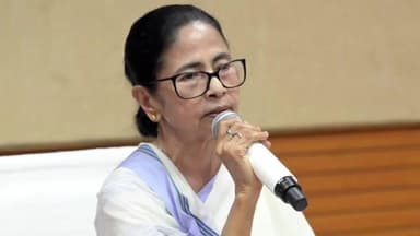 বেলডাঙা ২: মুখ্যমন্ত্রীর জেলাসফরকে কেন্দ্র করে উচ্ছ্বসিত তৃণমূলকংগ্রেস কর্মীরা,বিশেষ আলোচনা সভা রেজিনগর বিধানসভার তৃণমূল কার্যালয়ে