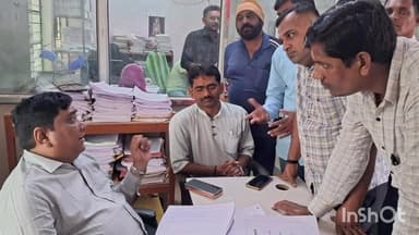 લાઠી: મામલતદાર કચેરી ખાતે મતદાર યાદી સુધારણા પ્રક્રિયાની ધારાસભ્ય જનકભાઈ તળાવિયા દ્વારા સમીક્ષા.