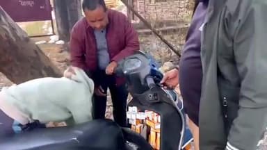 रायवाला में आबकारी विभाग की बड़ी कार्रवाई, स्कूटी सवार युवक गिरफ्तार
#DehradunNews #Rishikesh #Raiwala #AbkariVibhag #L...