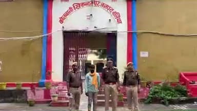 सिकंदरपुर: हिन्दू देवी-देवताओं पर सोशल मीडिया पर आपत्तिजनक टिप्पणी करने वाले युवक को बंशीबाजार से किया गया गिरफ्तार