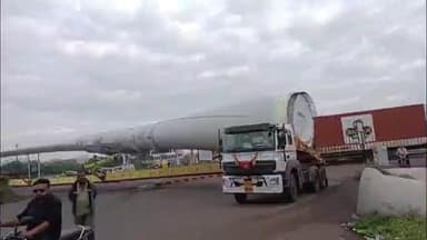 જામનગર શહેર: ખંભાળિયા બાયપાસ નજીકથી પવનચક્કીનો પંખો લઈને પસાર થતા ટ્રકના લીધે ટ્રાફિકજામના દ્રશ્યો સર્જાયા