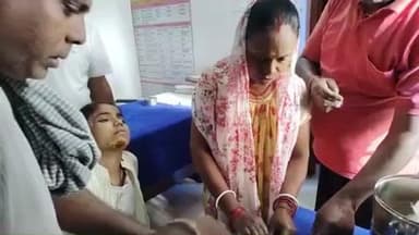 मरकच्चो: मरकच्चो-बरियारडीह मार्ग पर नावादा मोड़ के पास टेम्पो पलटने से दो बच्चे घायल