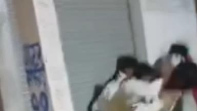 ठाकुरद्वारा: ठाकुरद्वारा तिकोनिया पेट्रोल पंप के सामने दो गुट आपस में भिड़े, जमकर हुई मारपीट, वीडियो सोशल मीडिया पर वायरल