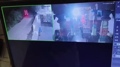 మాయలూరు ఆంజనేయస్వామి గుడిలో హుండీ డబ్బులు చోరీ: సీసీ కెమెరాల్లో రికార్డయిన చోరీ దృశ్యాలు